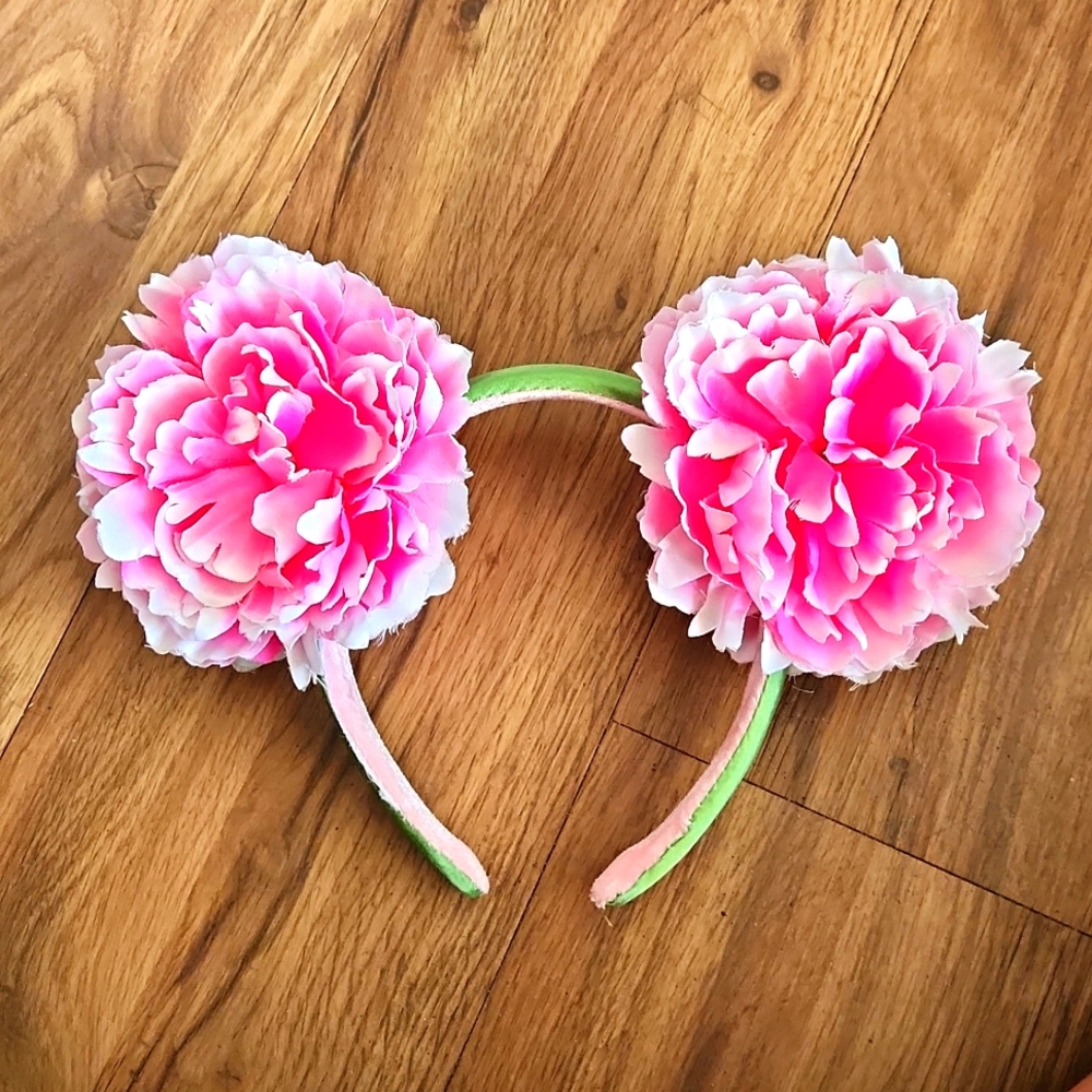 Minnie Ears Disney Memorabilia Flower Poof